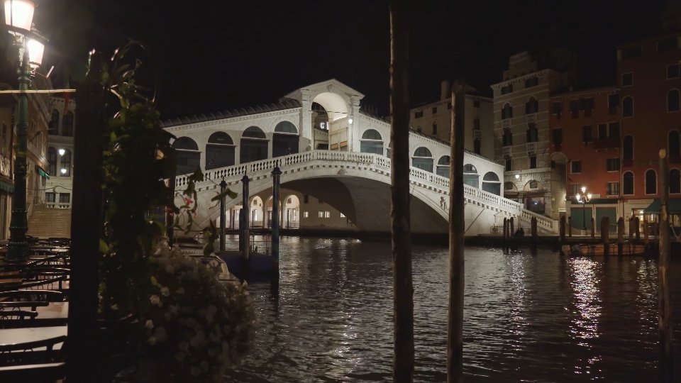 Fantastic view of famous Rialto bridge over Grand Canal