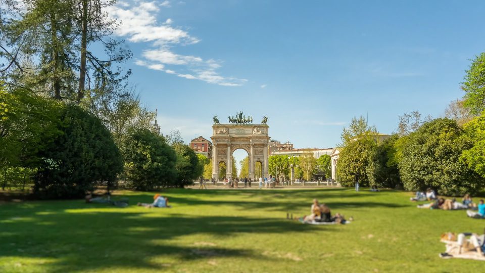 Arco della pace nel parco di Milano