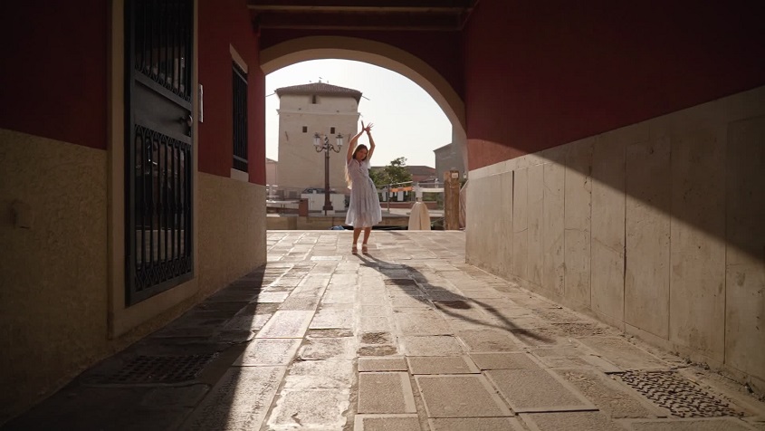 Elegante Danza sotto i Portici Veneziani
