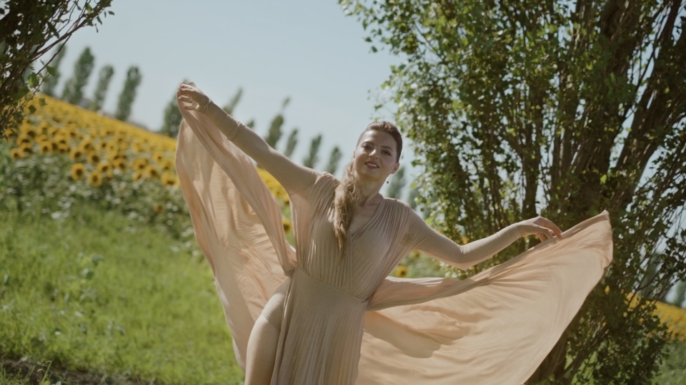 Eleganza Naturale: L’Abito da Donna Volante