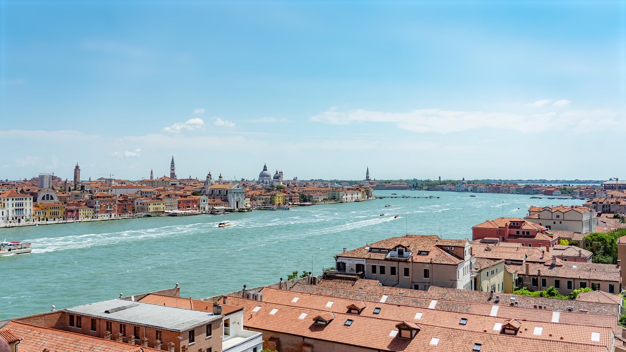 Vista dall’alto sul canale di Venezia
