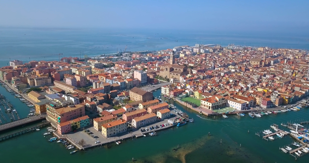 Veduta aerea della città sull’acqua Chioggia