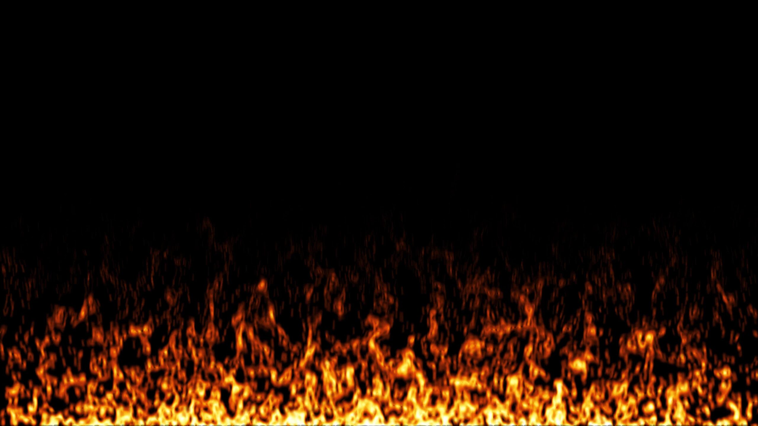 Striscia di fiamme di fuoco sul nero