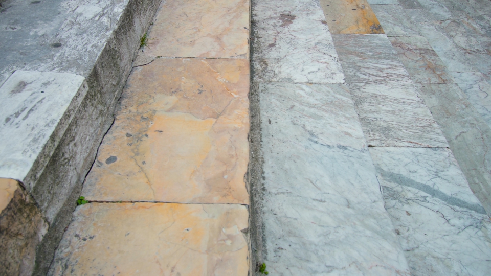 Gradini antichi in marmo e pietra