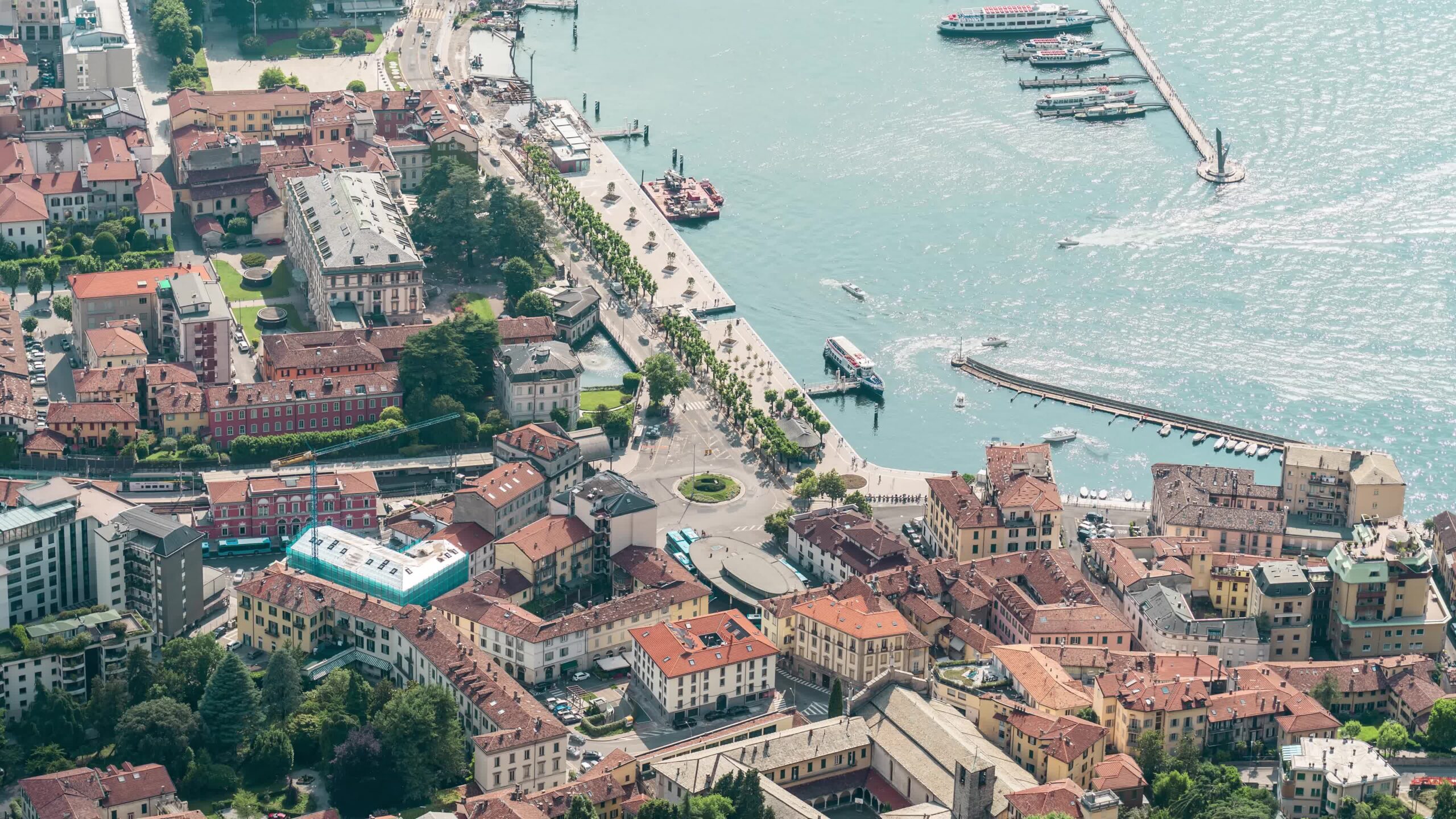 Timelapse della strada in riva al lago di Como
