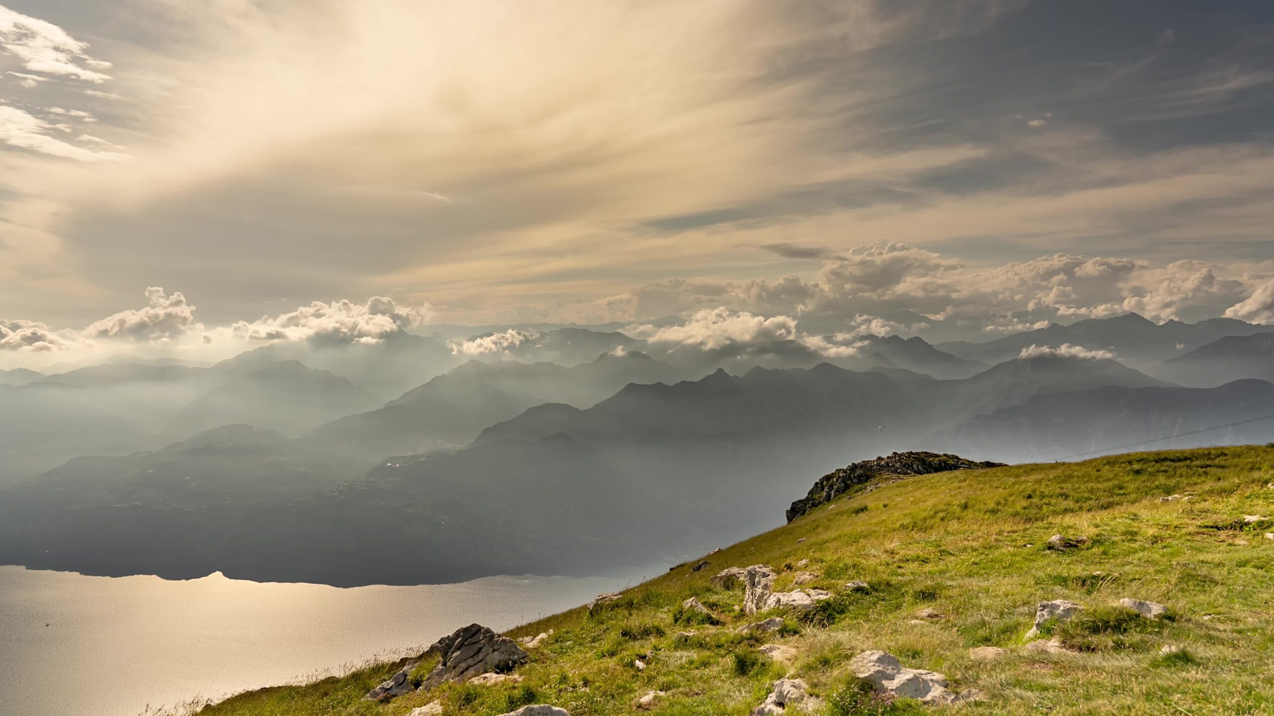 Breathtaking Mountain Panorama – Timelapse