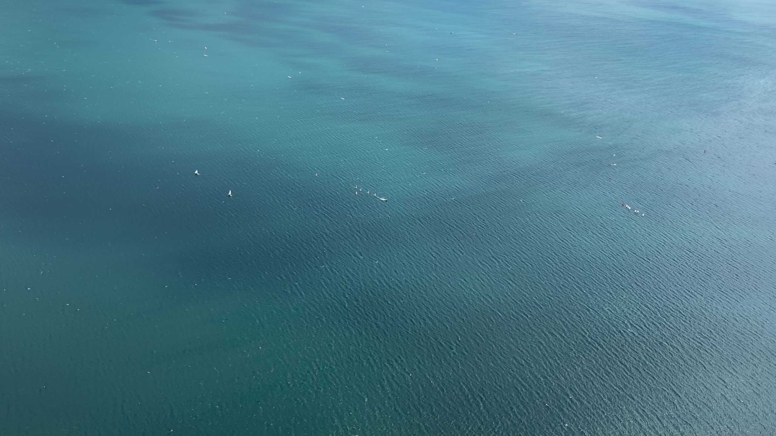 Timelapse dall’alto del lago di Garda