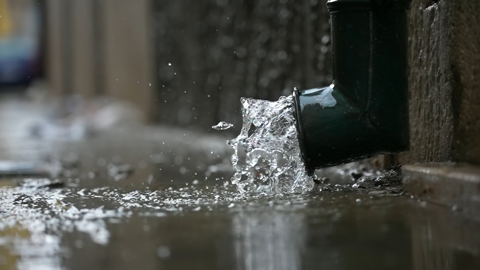 Water comes out of the gutter