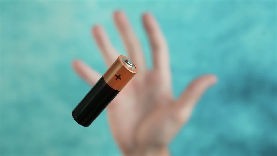 Dettagli di Energia: Lancio Macro di una Batteria AA