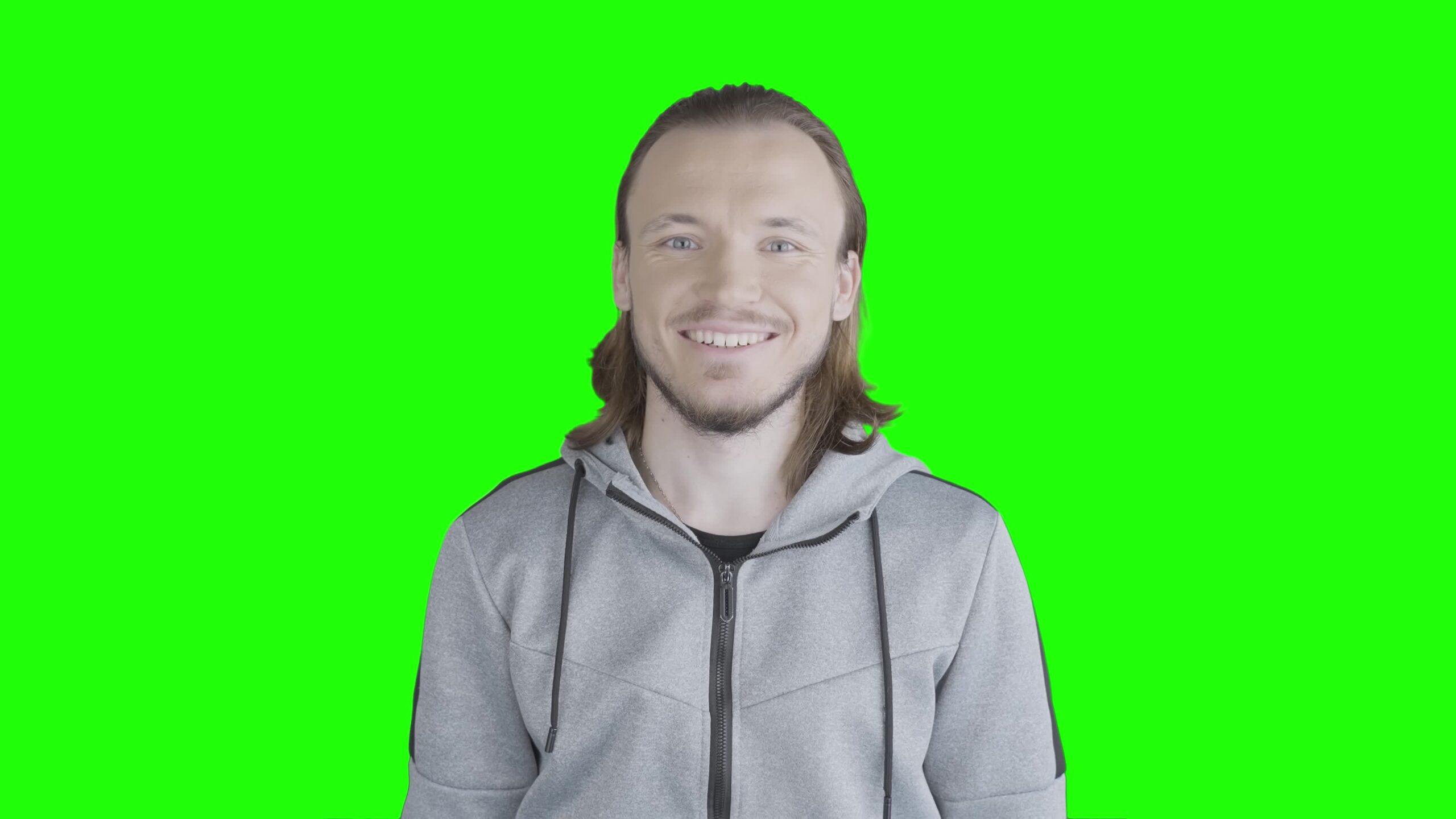 Uomo sorride sul chroma key