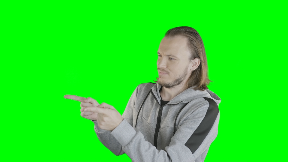 Uomo sul Chroma Key Mostra Approvazione