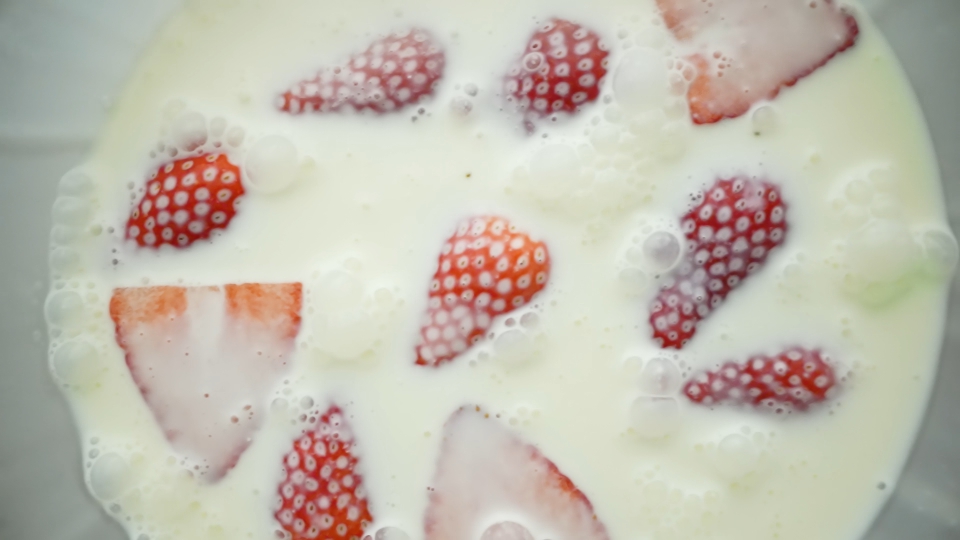 Fragole in Latte e Bacche
