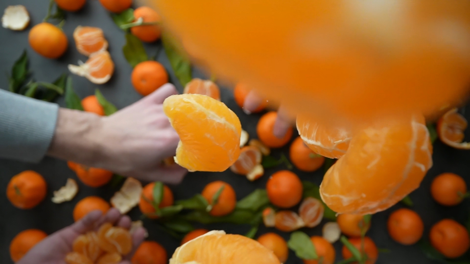Fettine di Clementine Lanciate in Movimento Rallentato
