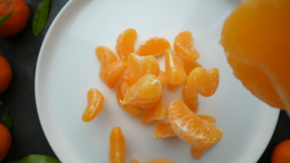 Deliziose Clementine che Atterrano sul Piatto