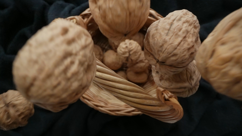 Noci nel Cesto di Legno