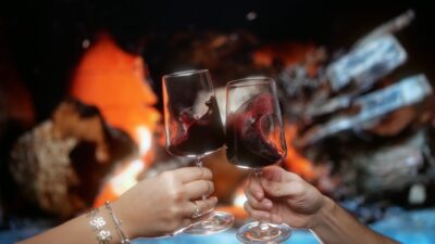 Salute con Vino Rosso - Cin Cin al Camino