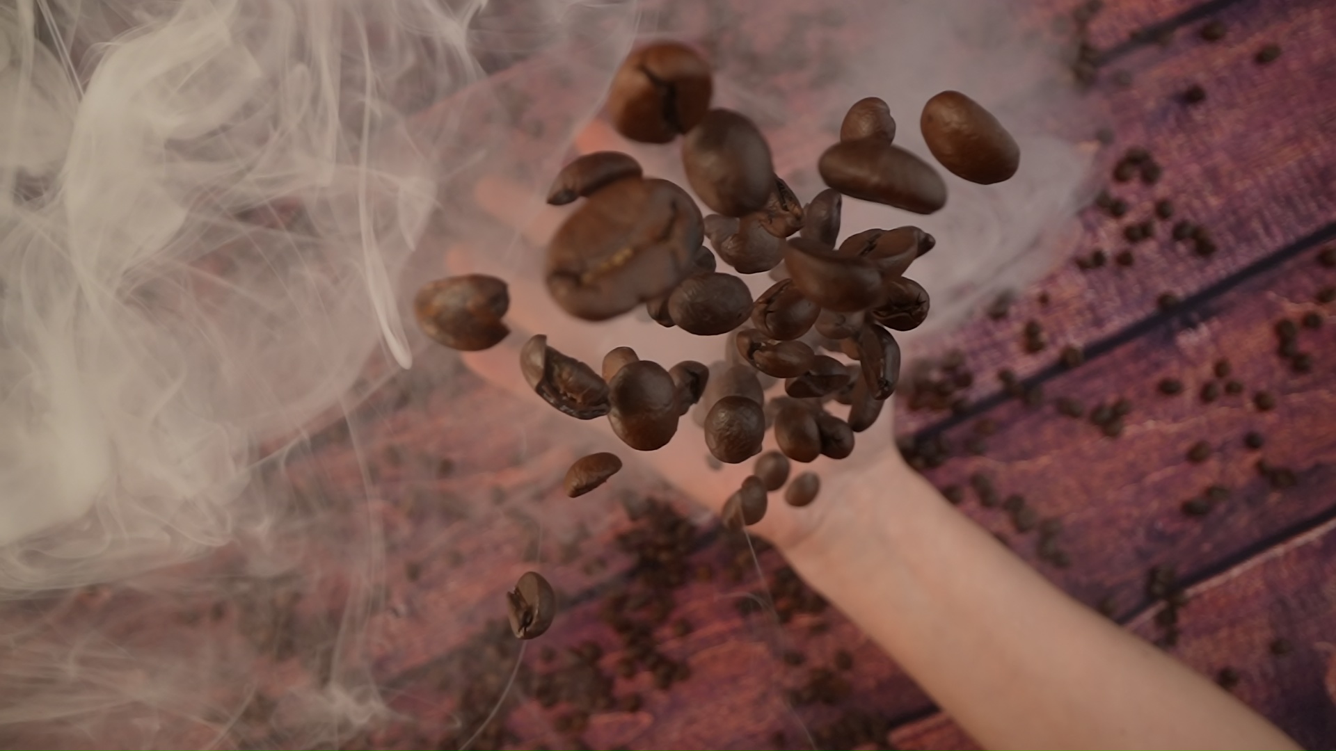 Chicchi di caffè in slow motion