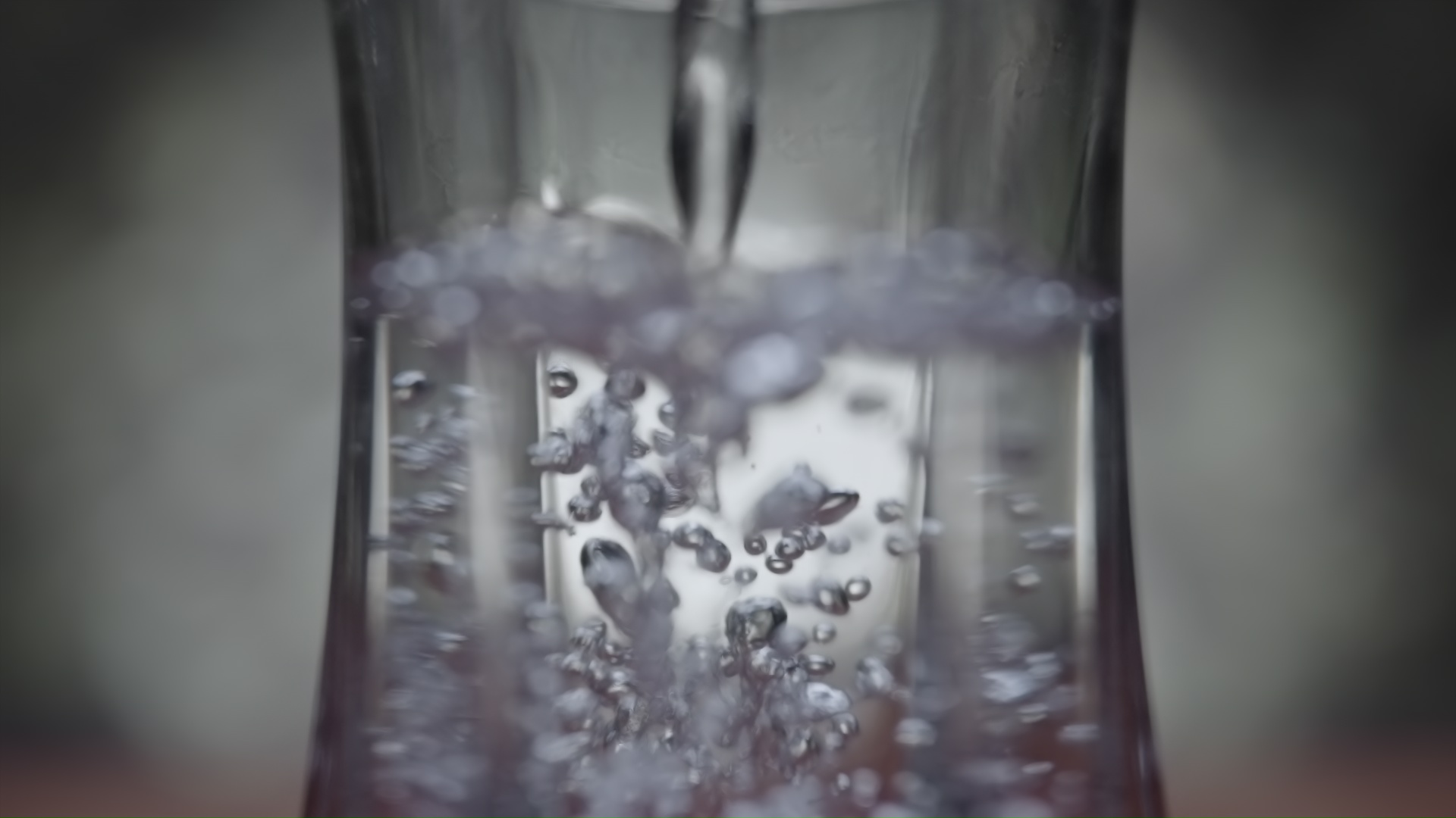 Bubbles move in the glass when pouring water