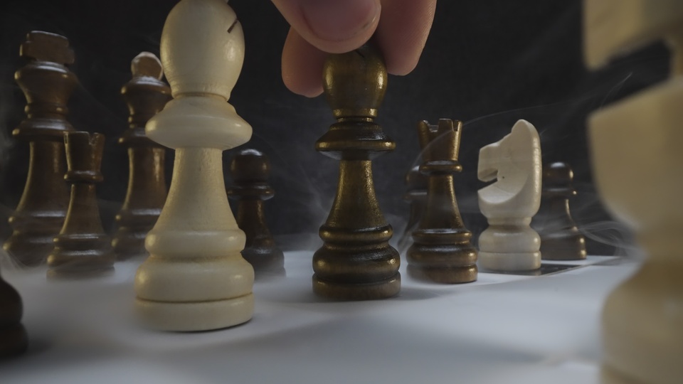 Pezzi degli scacchi in formazione di battaglia